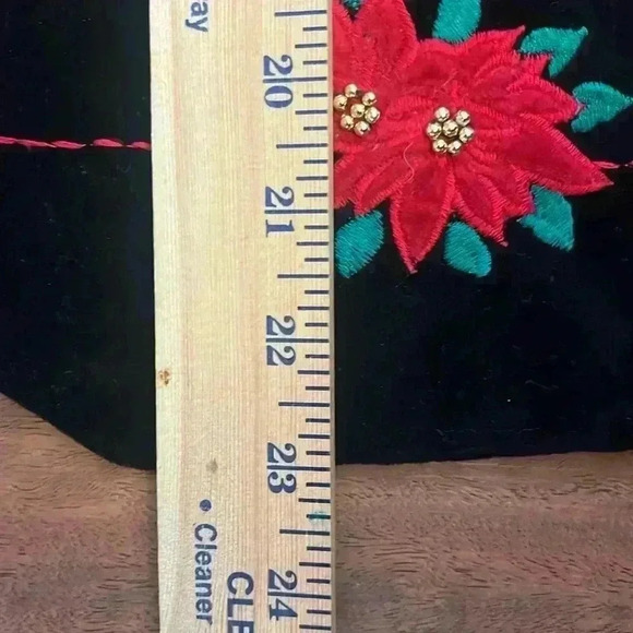 Vintage Embroidered Christmas Vest - Picture 6 of 6